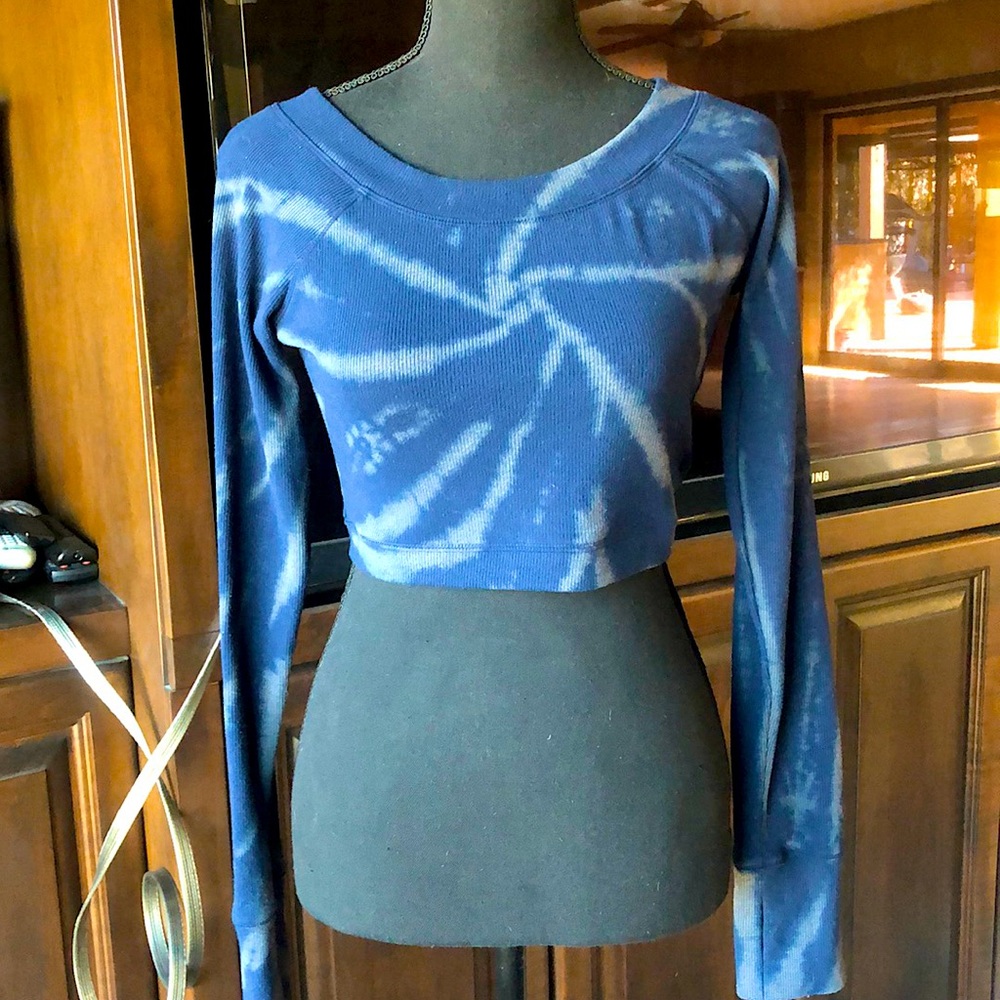 Cute blue tie dye longsleeve with thumbholes